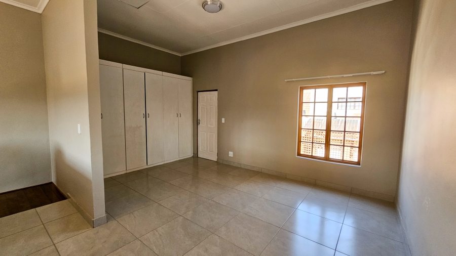 To Let 3 Bedroom Property for Rent in Meerhof North West